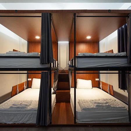 Futuristic Inn Хошимин Экстерьер фото